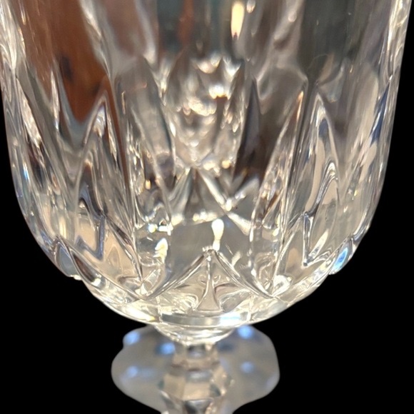 Elegant Crystal Wine Glass Set - Picture 4 of 14